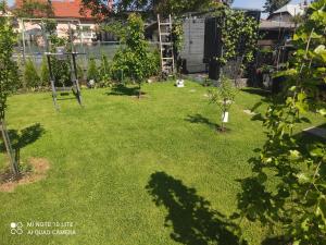 Vonkajšia záhrada v ubytovaní Apartmán Martin