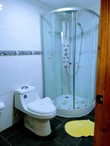 Ванна кімната в Cabaña Marvic con Acceso a Piscina del Condominio
