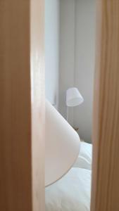 Posteľ alebo postele v izbe v ubytovaní Habitat Nafplio bnb - Open space studio