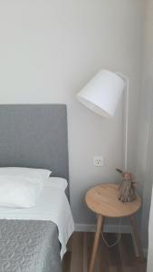 Posteľ alebo postele v izbe v ubytovaní Habitat Nafplio bnb - Open space studio