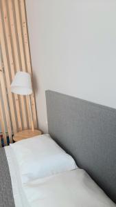 Posteľ alebo postele v izbe v ubytovaní Habitat Nafplio bnb - Open space studio