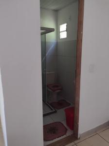 a bathroom with a shower and a toilet at Pousada Enseada Quarta Praia in Morro de São Paulo