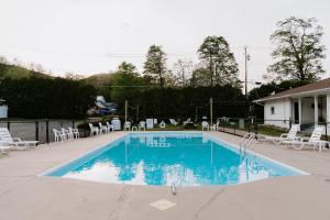 Bazén v ubytování Blue Moon Motel nebo v jeho okolí