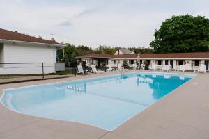Bazén v ubytování Blue Moon Motel nebo v jeho okolí