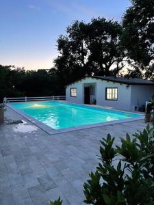 The swimming pool at or close to B&B VILLA LUPIDI