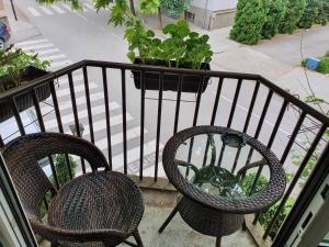 Ein Balkon oder eine Terrasse in der Unterkunft Семеен Хотел Българи
