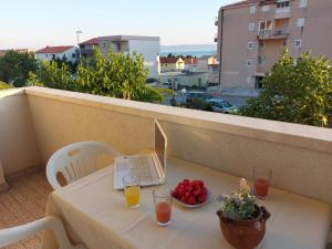 Balkón nebo terasa v ubytování Apartments Ema near beach