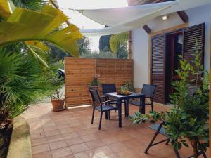 Patio alebo iná vonkajšia časť ubytovania Exclusive Loft con piscina Dal Picciotto