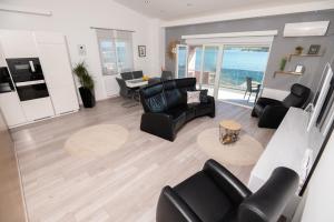 TV a/nebo společenská místnost v ubytování Euroholiday apartments