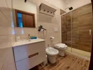A bathroom at I Tre marchi Rooms / Camera Mare
