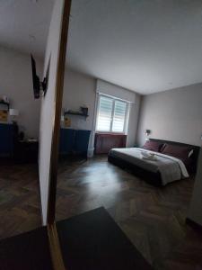 A bed or beds in a room at I Tre marchi Rooms / Camera Mare