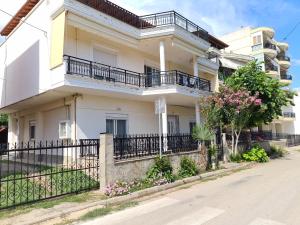 Gallery image of Grand Apartment in Néa Khilí