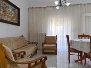 Gallery image of Grand Apartment in Néa Khilí