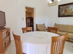 Gallery image of Grand Apartment in Néa Khilí