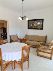 Gallery image of Grand Apartment in Néa Khilí