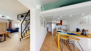 Kuchyň nebo kuchyňský kout v ubytování Villa Nono Penthouse Apartment