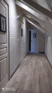 an empty room with a hallway with wood floors at Gîte château d'Espalungue, piscine et SPA in Dognen
