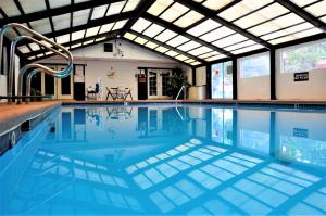 an indoor swimming pool with blue water at Pinecliff Village Resort in Ruidoso