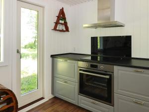 Virtuvė arba virtuvėlė apgyvendinimo įstaigoje 8 person holiday home in Hadsund