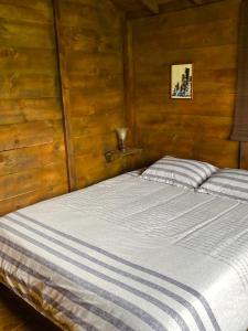 Ein Bett oder Betten in einem Zimmer der Unterkunft Un refugio en las montañas de Tabio