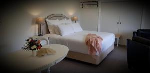 Giường trong phòng chung tại Belle Maison French Country Stay +12 ảnh