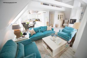 a living room with a blue couch and a table at Kalvåg Holidayapartment in Kalvåg
