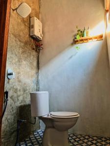a bathroom with a toilet in a room at KALINDA HOMEY in Karimunjawa
