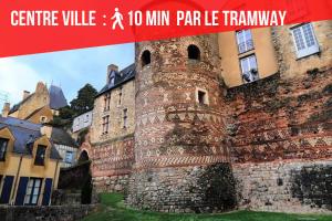 una imagen de un castillo con las palabras del centro de la aldea min perseierad en Tramway 9 JAURES Cosy proche gare, en Le Mans