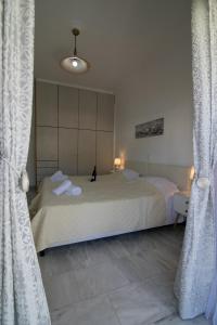 Postel nebo postele na pokoji v ubytování Aias luxury apartment