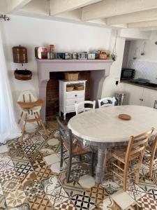 Imagen de la galería de charmante maison de village renovée, en Bazoges-en-Pareds