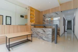 Gallery image of RedDoorz near Seasons City Mall 3 in Jakarta