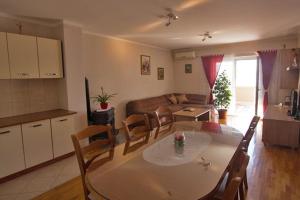 Kuchyň nebo kuchyňský kout v ubytování Apartment Domagoj + 6 fotografií