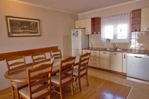 Kuchyň nebo kuchyňský kout v ubytování Apartment Domagoj