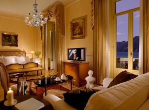 TV a/nebo společenská místnost v ubytování Hotel Splendide Royal