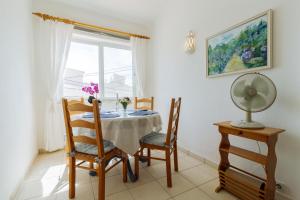a dining room with a table and chairs and a window at Apartment Casa Alessandro mit Meerblick in Carvoeiro