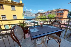 Imagem da galeria de Hotel Sorriso em Brenzone sul Garda mais 42 fotografias