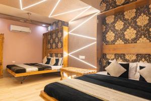 Postel nebo postele na pokoji v ubytování Onn Shelter Inn