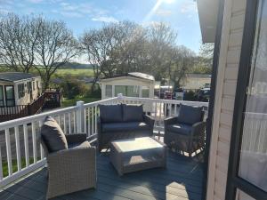 En balkon eller terrasse på Mawgan Pads Trevella Crantock