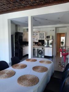 A kitchen or kitchenette at Plaza Nueva's House "El Consul"