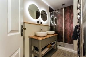 Ένα μπάνιο στο Seagulls Loft, Grove Apartments +38 φωτογραφίες