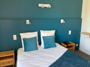 Postel nebo postele na pokoji v ubytování Hôtel de la Mer