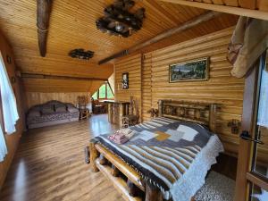 Postel nebo postele na pokoji v ubytování Гуцульська хата