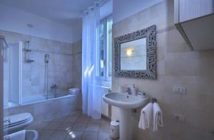Kúpeľňa v ubytovaní Casa Lido Lake View + 11 fotografií