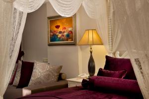 Ein Sitzbereich in der Unterkunft Prime Boutique Hotel