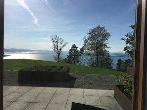 una casa con vistas al océano en Seeblick Appartement Henle, en Lochau