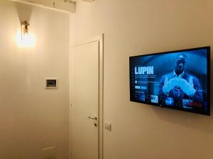 TV a/nebo společenská místnost v ubytování Atipico B&B