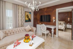 TV a/nebo společenská místnost v ubytování Onkel Resort Hotel