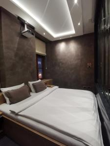 En eller flere senger på et rom på Lux A28