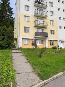 a sidewalk in front of a tall building at Apartmán Staré Mesto in Banská Štiavnica +8 photos