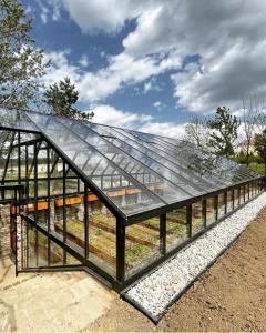 a greenhouse with a glass roof at István Parkhotel és Gasztrofarm in Sormás